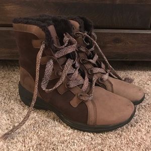 Columbia Boots 8.5 women’s Mineola Suede Leather